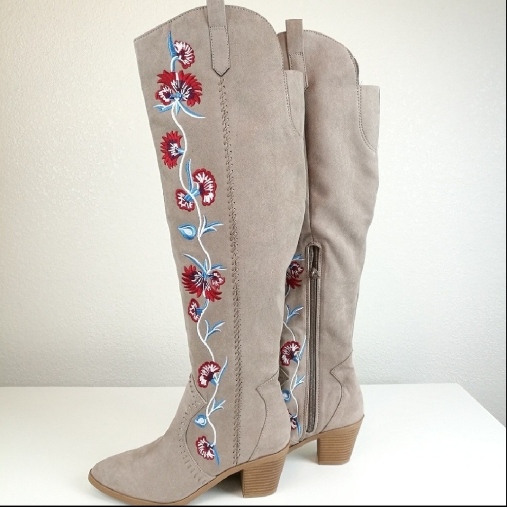 ✨SALE✨ Carlos Santana Boots 7.5 Knee High Floral